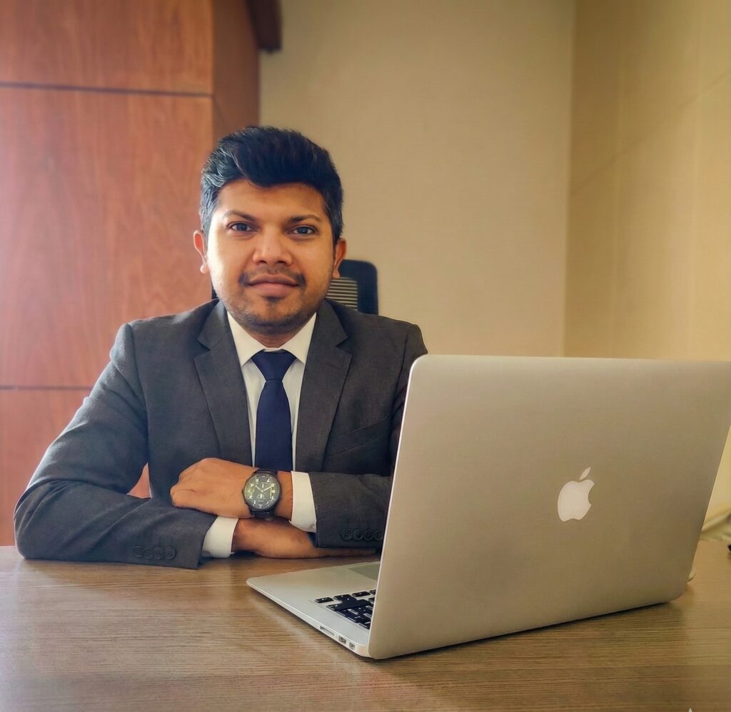 Khalidseo in his office